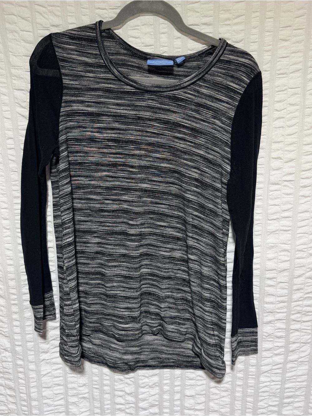 Vera Wang Women’s Black and Gray Long Sleeve Top
